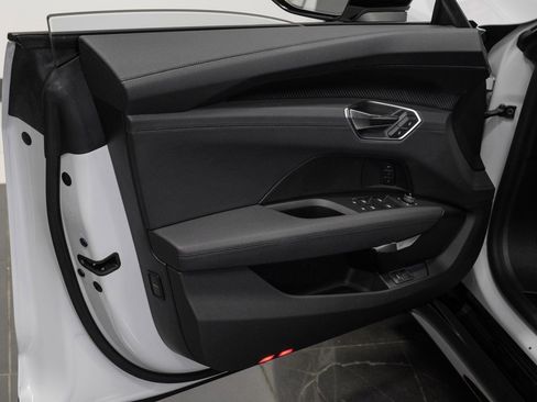 Used 2024 Audi e-tron GT Prestige image 43