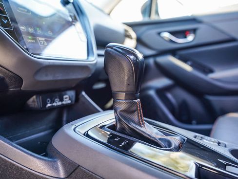 Used 2024 Subaru Crosstrek 2.5i Limited w/ Crosstrek Mirror Package image 22