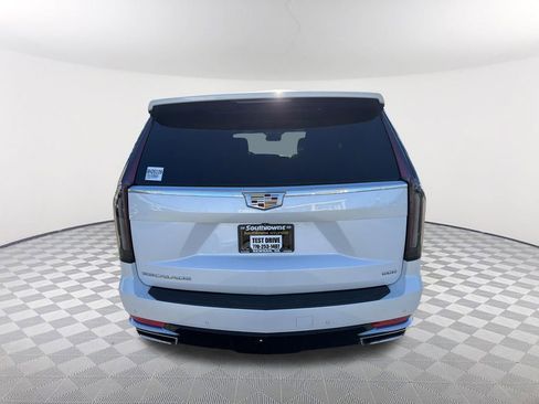 Used 2024 Cadillac Escalade Luxury RWD image 6