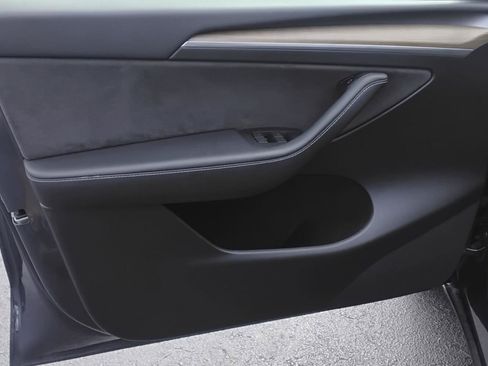 Used 2023 Tesla Model Y AWD image 15