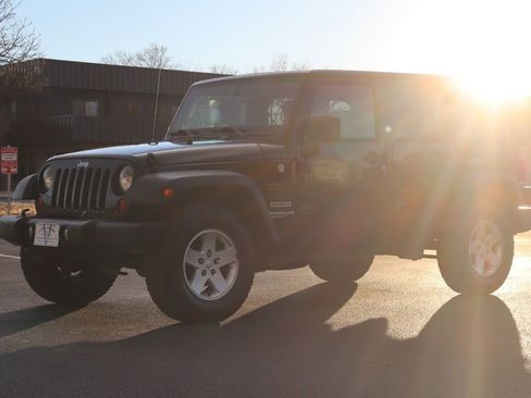 Used 2012 Jeep Wrangler Unlimited Sport image 11