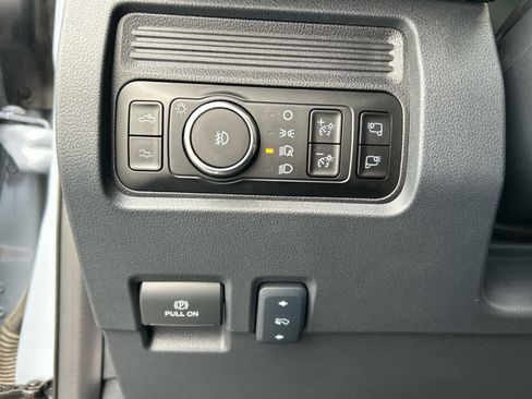 Certified 2025 Ford F350 Platinum image 32