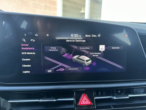 Used 2023 Kia Niro EX Touring image 21