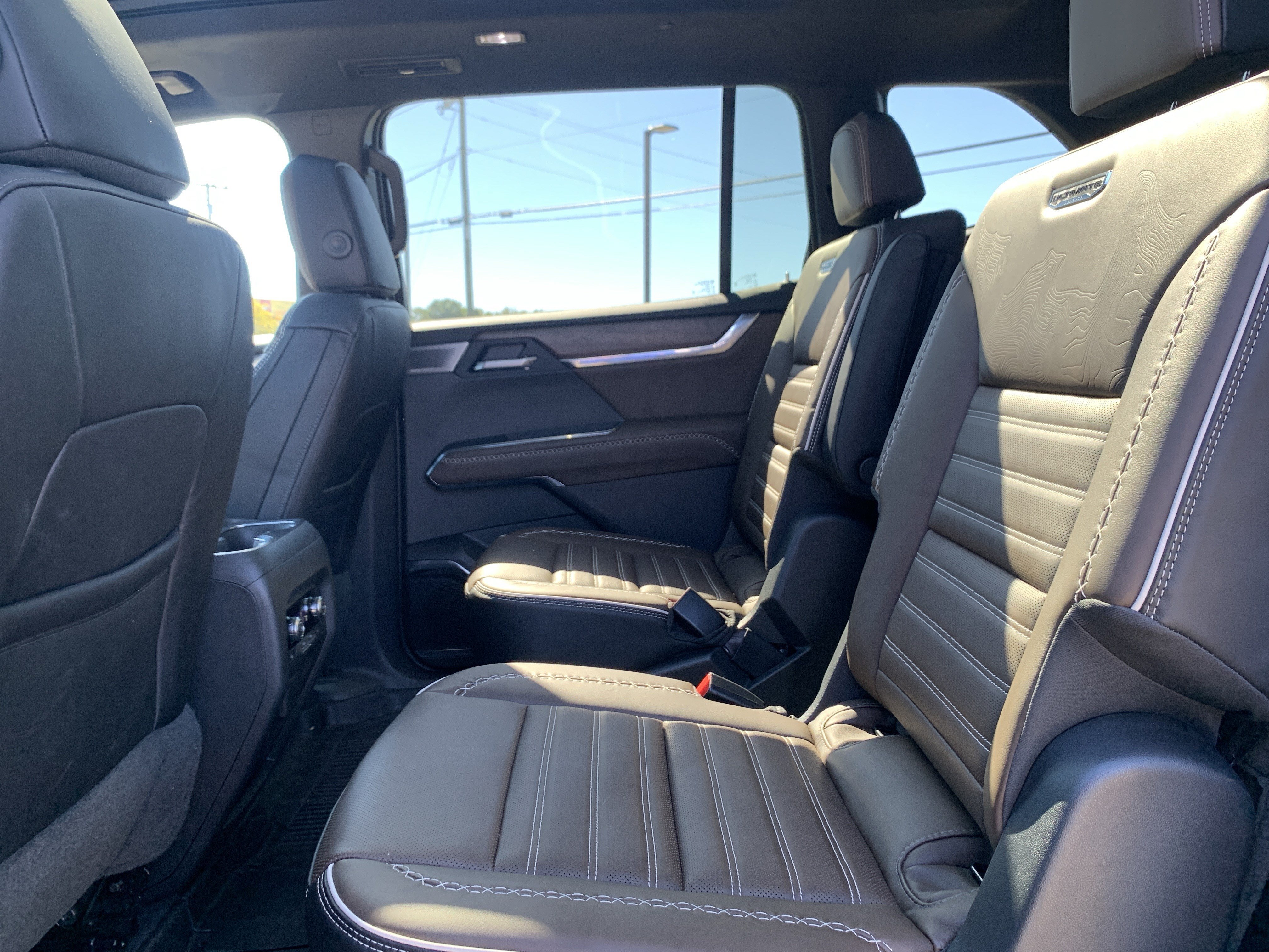 Used 2026 GMC Acadia Denali Ultimate w/ LPO, Floor Liner Package AWD/4WD image 32