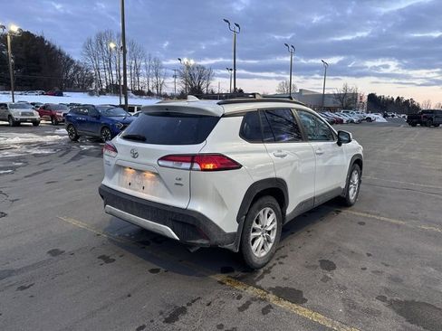 Used 2023 Toyota Corolla Cross LE image 3