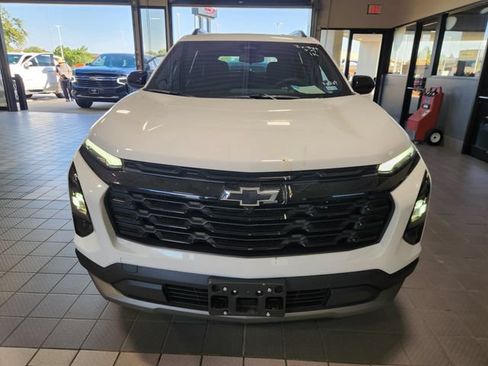 Used 2026 Chevrolet Equinox LT w/ Convenience Package II FWD image 2