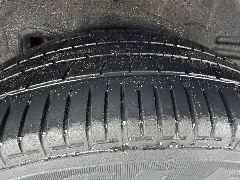 Used 2010 Pontiac Vibe image 9