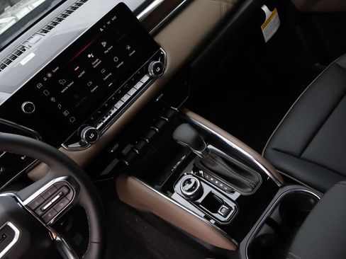 New 2026 GMC Canyon Denali w/ LPO, Black Badging Package AWD/4WD image 25