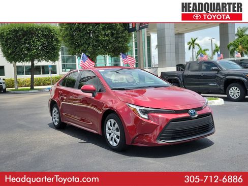 Used 2025 Toyota Corolla LE w/ Convenience Package FWD image 1