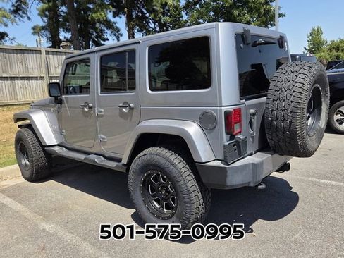 Used 2016 Jeep Wrangler Unlimited Sahara AWD/4WD image 3