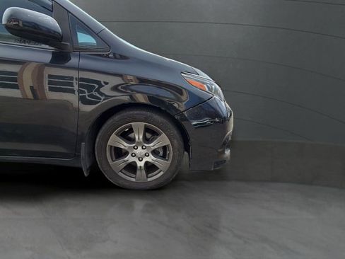 Used 2017 Toyota Sienna SE Premium FWD image 14