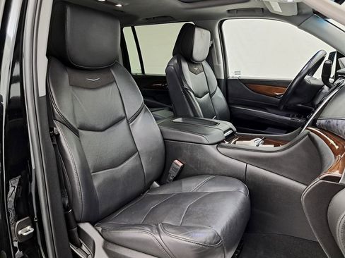 Used 2018 Cadillac Escalade ESV Luxury image 34