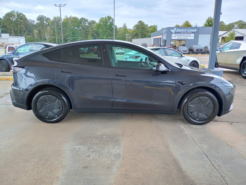 Used 2026 Tesla Model Y 2WD image 6