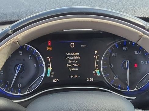 Used 2018 Chrysler Pacifica Limited FWD image 7