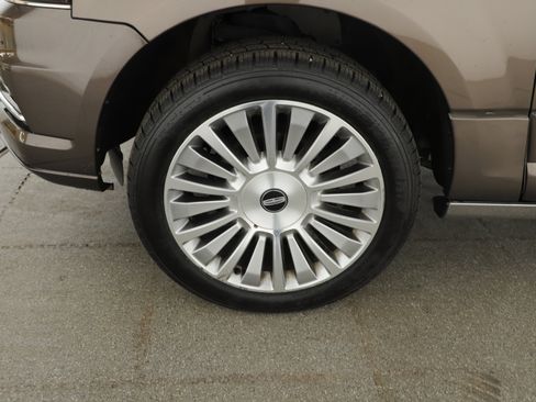 Used 2015 Lincoln Navigator 2WD w/ Equipment Group 101A Reserve image 4