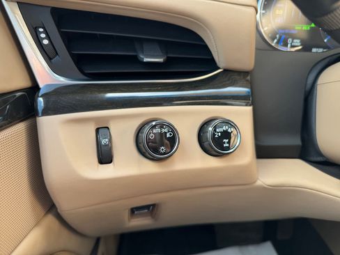 Used 2019 Cadillac Escalade ESV Platinum AWD/4WD image 21