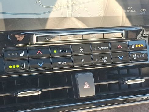 Used 2021 Toyota Highlander Limited image 16