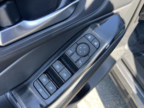 Used 2025 Nissan Rogue SV FWD image 20