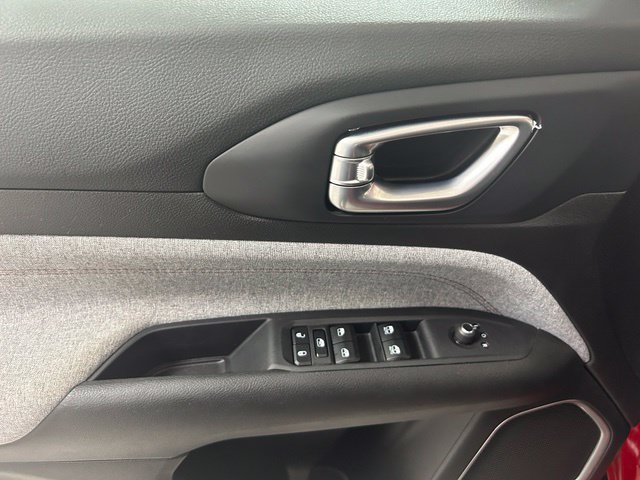 Used 2024 Jeep Compass Latitude AWD/4WD image 17