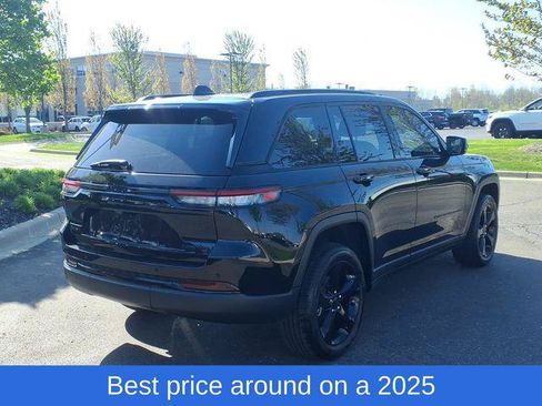 Certified 2025 Jeep Grand Cherokee Limited w/ Black Appearance Package AWD/4WD image 4
