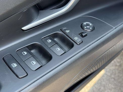 Used 2023 Hyundai Elantra SEL w/ Convenience Package FWD image 16