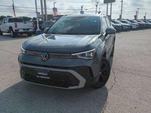 Used 2025 Volkswagen Taos SEL AWD/4WD image 1