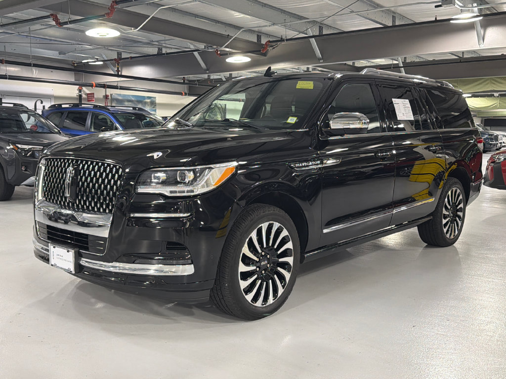 Used 2023 Lincoln Navigator L Black Label AWD/4WD image 3