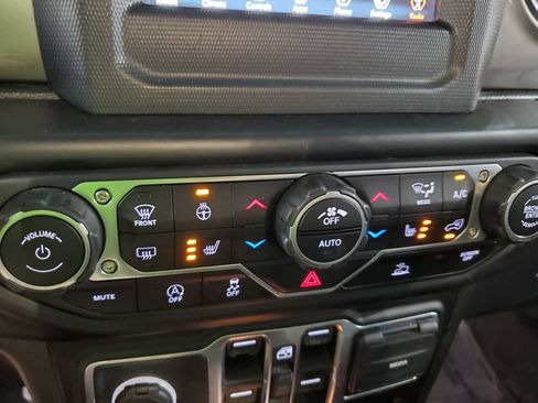Used 2020 Jeep Gladiator Overland w/ LED Lighting Group AWD/4WD image 32