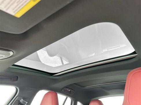 Certified 2026 Porsche Panamera image 34