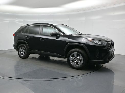 Used 2022 Toyota RAV4 LE AWD/4WD image 24
