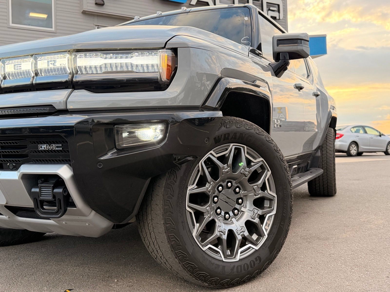 Used 2024 GMC Hummer EV 3X AWD/4WD image 5