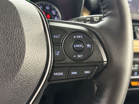 Used 2022 Toyota RAV4 XLE Premium AWD/4WD image 44