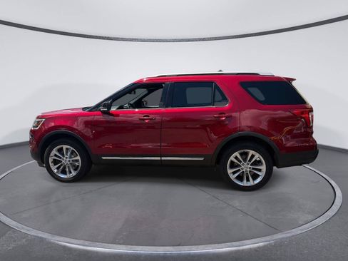 Used 2018 Ford Explorer XLT w/ Equipment Group 201A AWD/4WD image 2