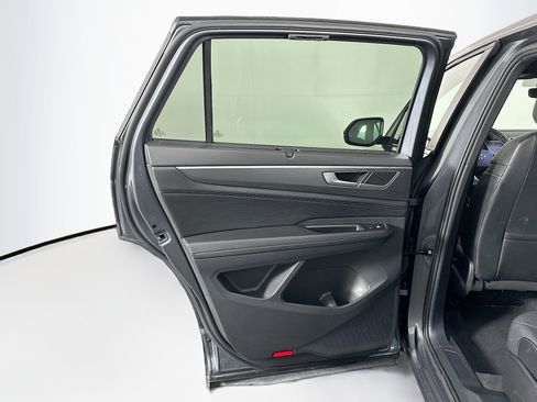 Used 2024 Volkswagen Atlas Cross Sport SE image 26