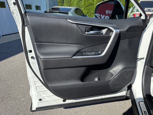 Used 2025 Toyota RAV4 XLE w/ Convenience Package AWD/4WD image 16