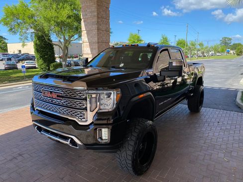 Used 2022 GMC Sierra 2500 Denali w/ Denali Black Diamond Edition image 13