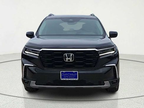 Used 2025 Honda Pilot Elite image 2