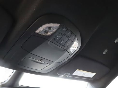 New 2026 Chrysler Pacifica Select image 37