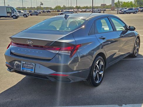 Used 2023 Hyundai Elantra SEL w/ Convenience Package FWD image 5