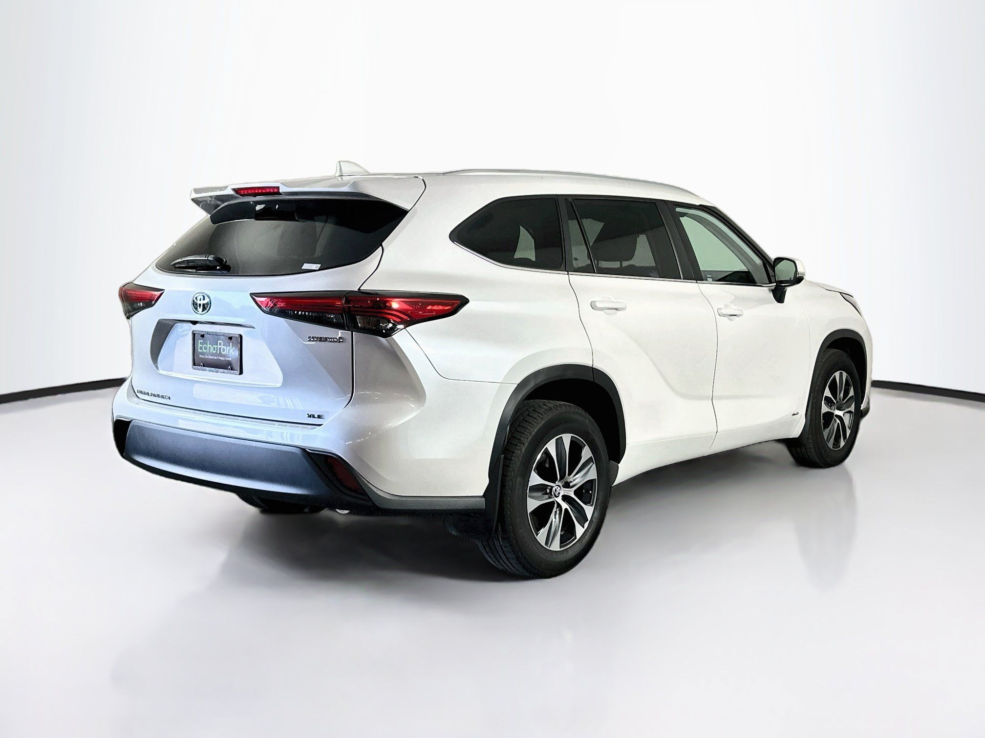 Used 2023 Toyota Highlander XLE AWD/4WD image 9