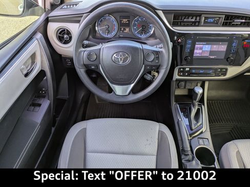 Used 2018 Toyota Corolla LE image 17