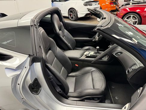 Used 2017 Chevrolet Corvette Z06 w/ Z07 Performance Package RWD image 19