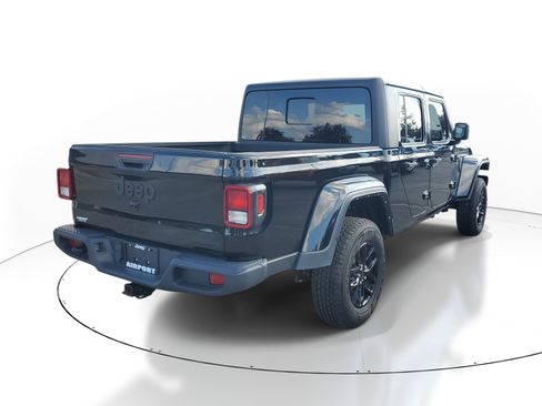 Used 2021 Jeep Gladiator Sport image 4