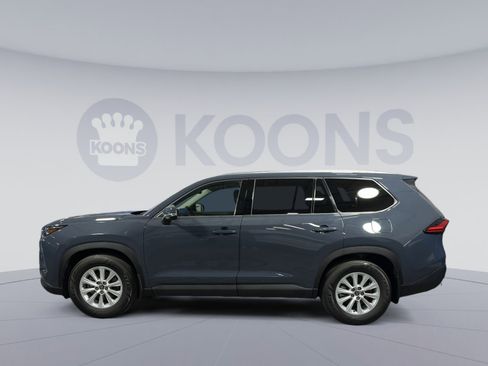 Used 2024 Toyota Grand Highlander AWD image 2