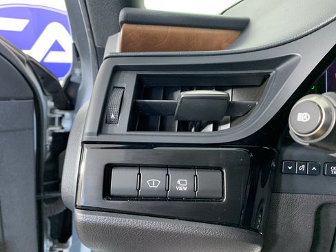 Used 2022 Lexus ES 300h Ultra Luxury w/ Accessory Package FWD image 16