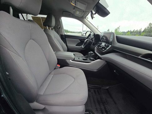 Used 2023 Toyota Highlander LE AWD/4WD image 11