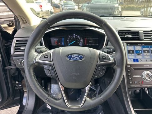 Used 2019 Ford Fusion Titanium image 14