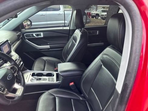 Used 2023 Ford Explorer XLT w/ Equipment Group 202A RWD image 17