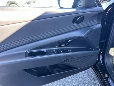 Used 2025 Hyundai Elantra Sport image 18