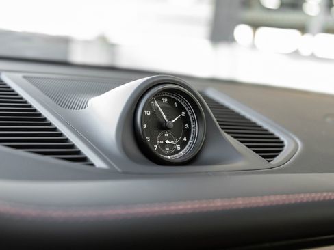 New 2026 Porsche Macan image 24